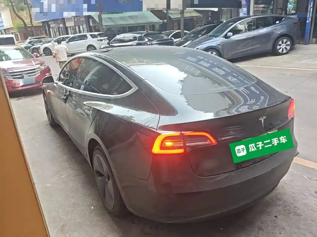 Tesla Model 3 — миниатюра 5