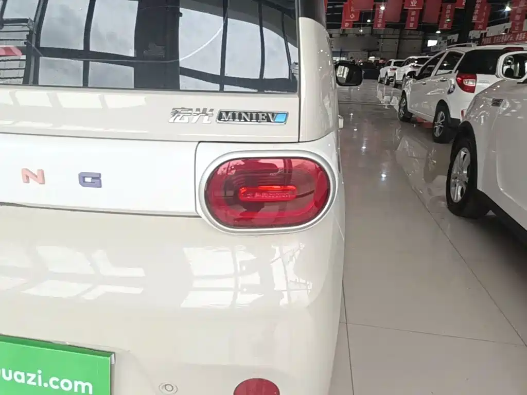 Wuling MINIEV — миниатюра 8