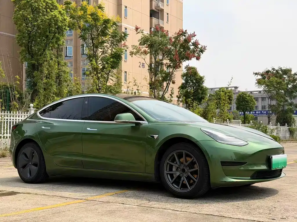 Tesla Model 3 — миниатюра 3