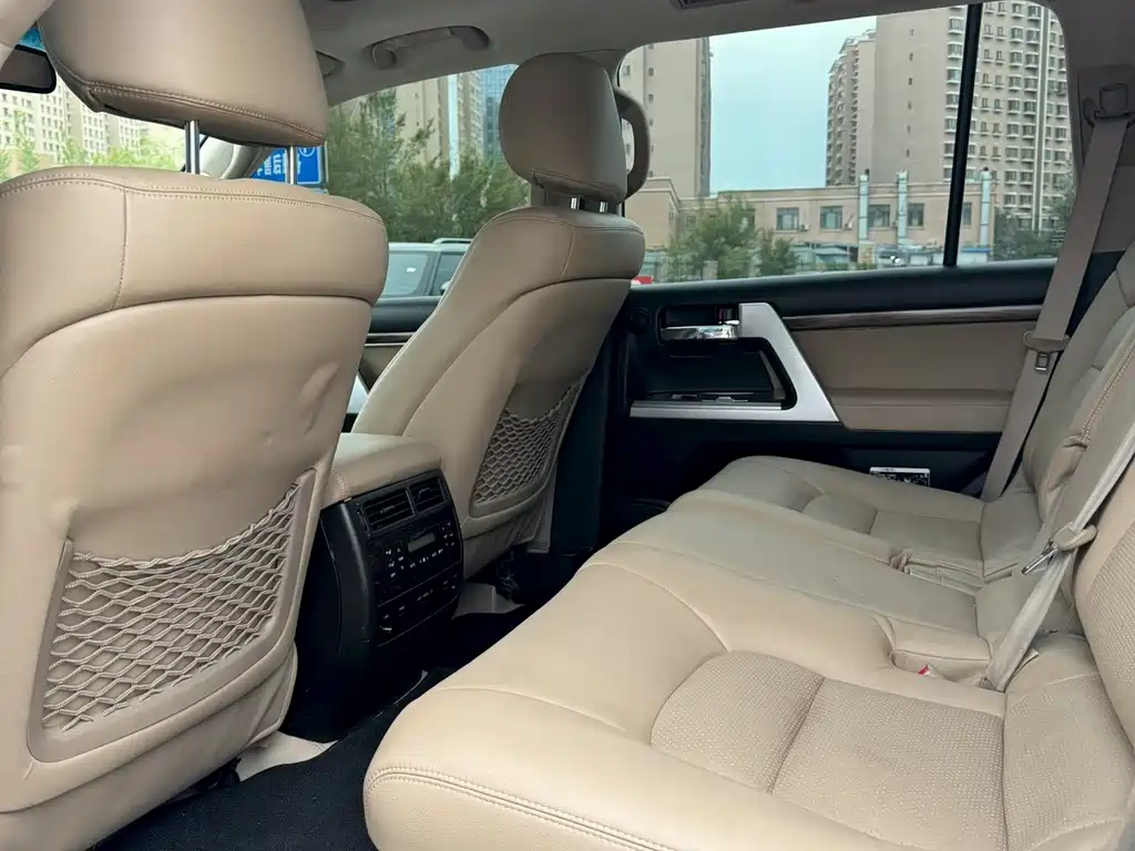 Toyota Land Cruiser 2010 4.7L AT VX