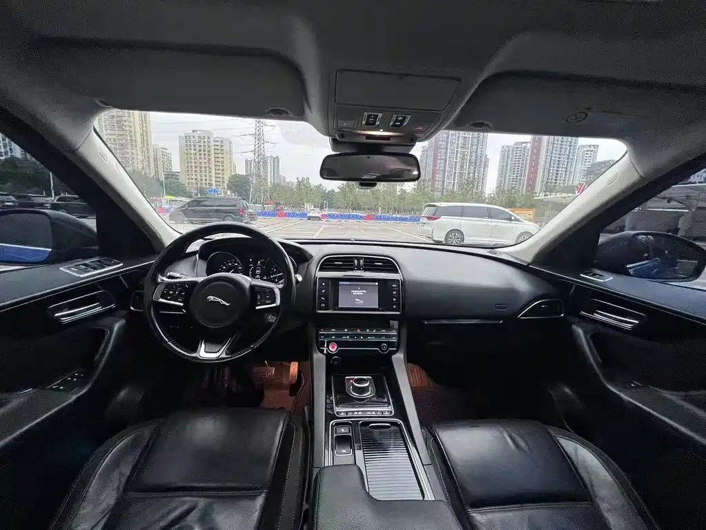 Jaguar F-PACE — миниатюра 5