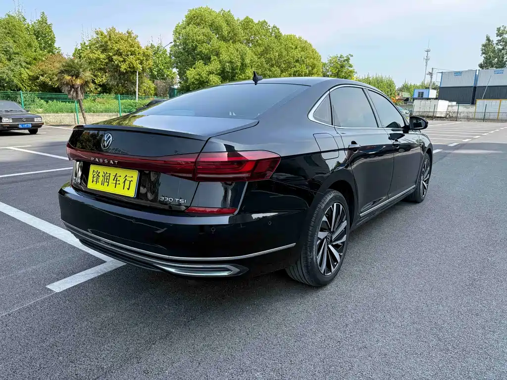 Volkswagen Passat 2022 330TSI Luxury