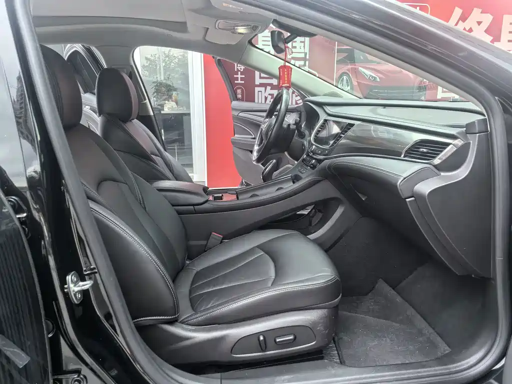 Buick LaCrosse — миниатюра 10