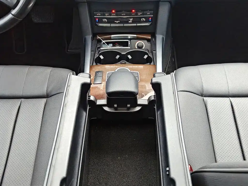 Mercedes-Benz E-Class — миниатюра 20
