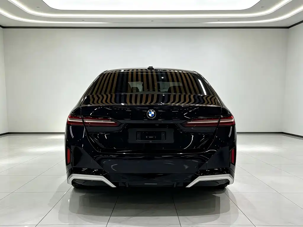 BMW 5 Series — миниатюра 10