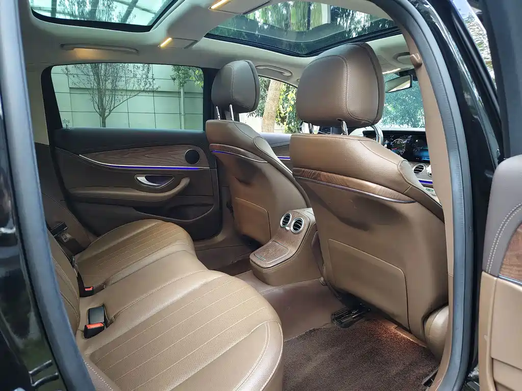 Mercedes-Benz E-Class — миниатюра 5