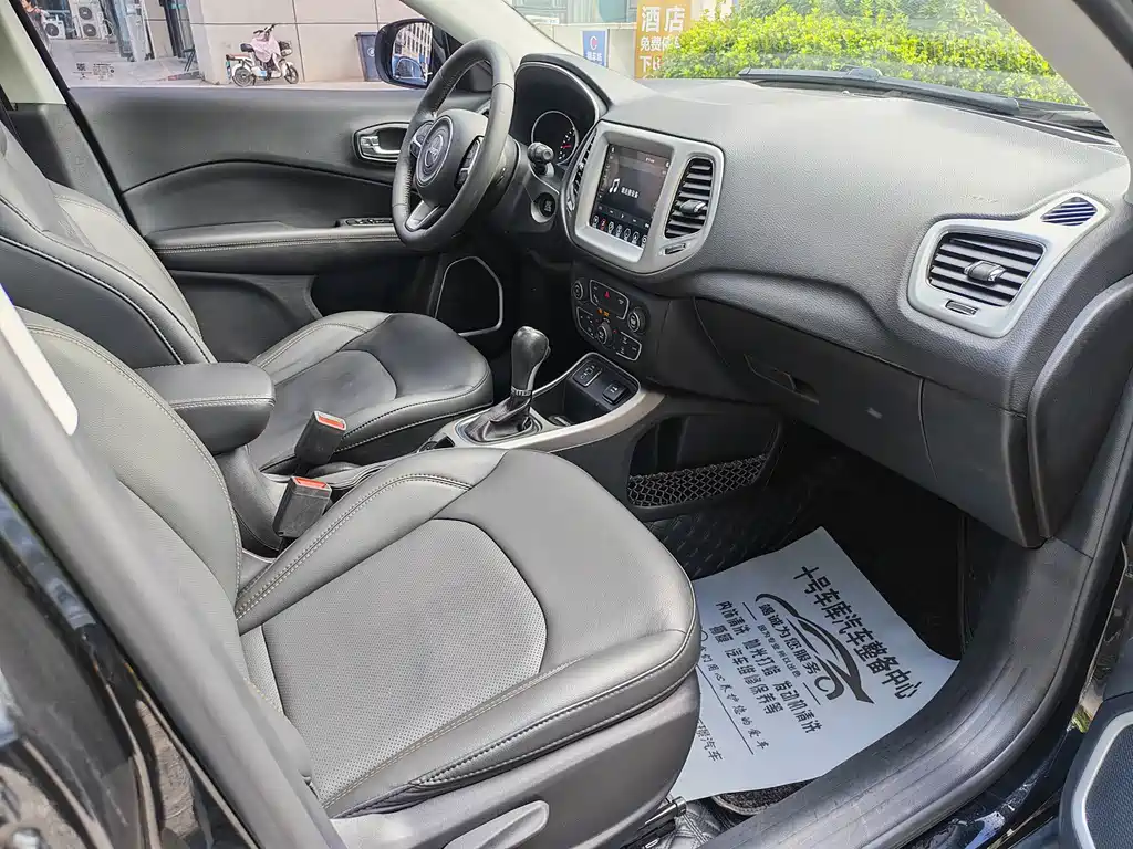 Jeep Compass — миниатюра 10