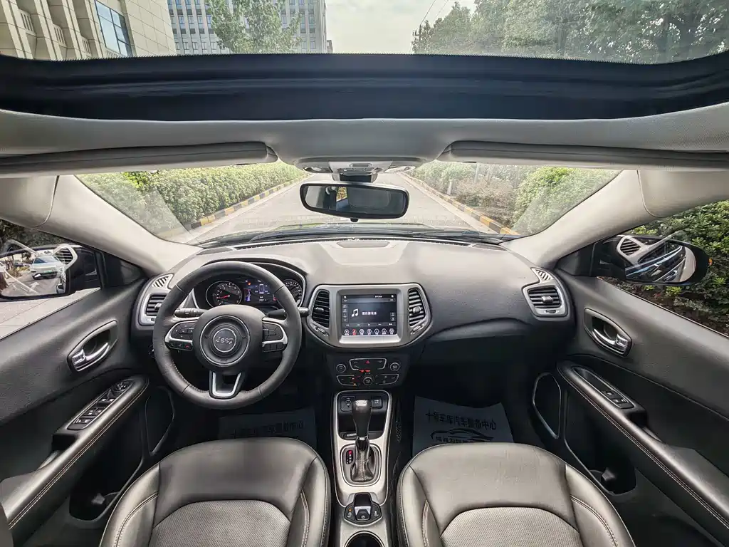 Jeep Compass — миниатюра 13