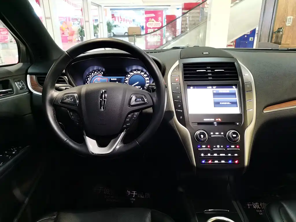 Lincoln MKC — миниатюра 9