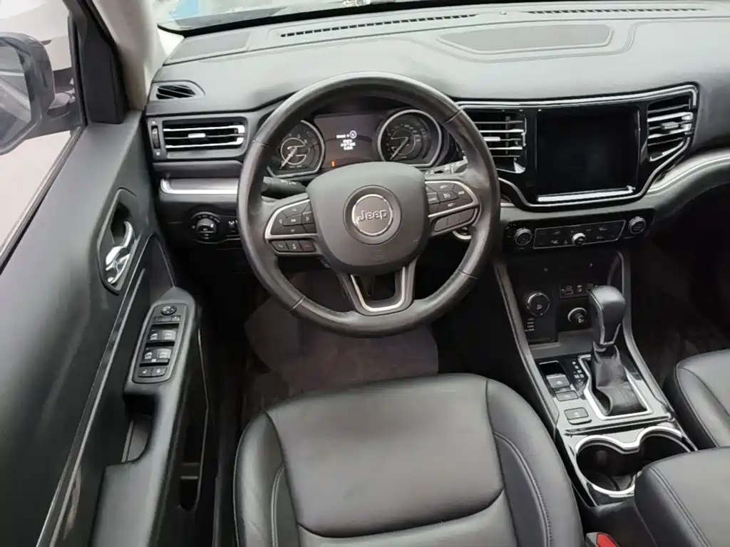 Jeep Commander — миниатюра 11
