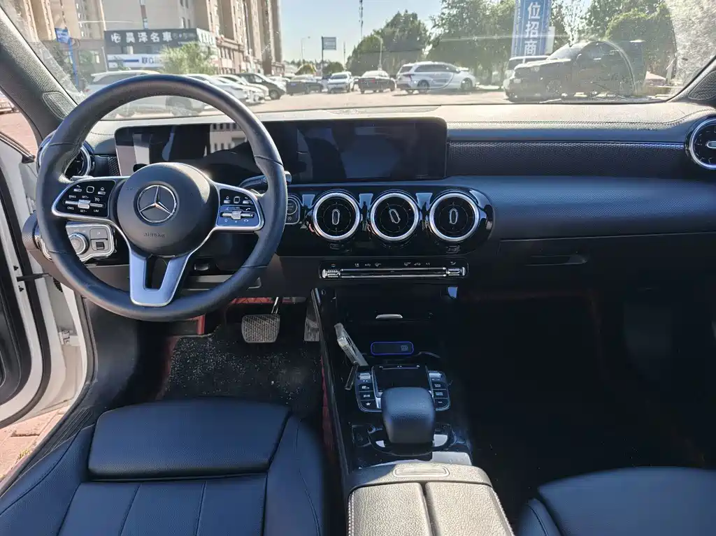 Mercedes-Benz A-Class — миниатюра 6