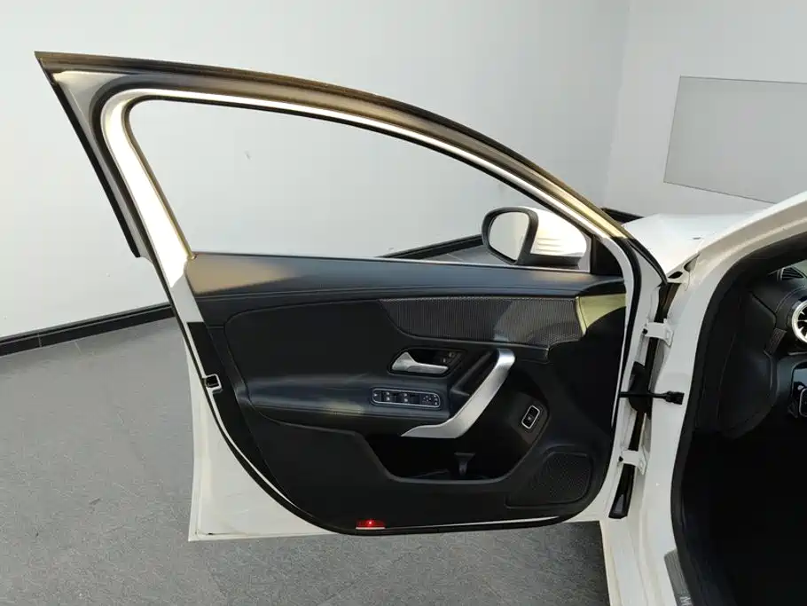 Mercedes-Benz A-Class — миниатюра 7