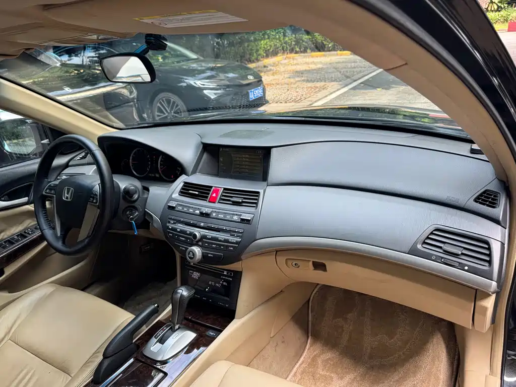Honda Accord — миниатюра 12