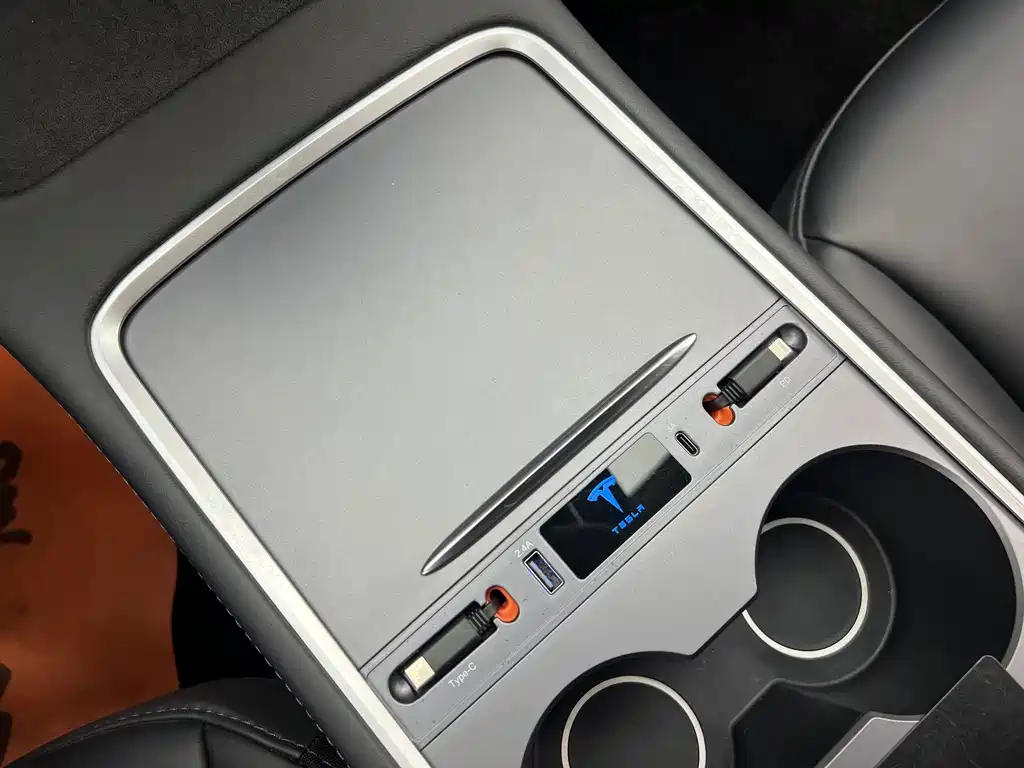 Tesla Model Y — миниатюра 11