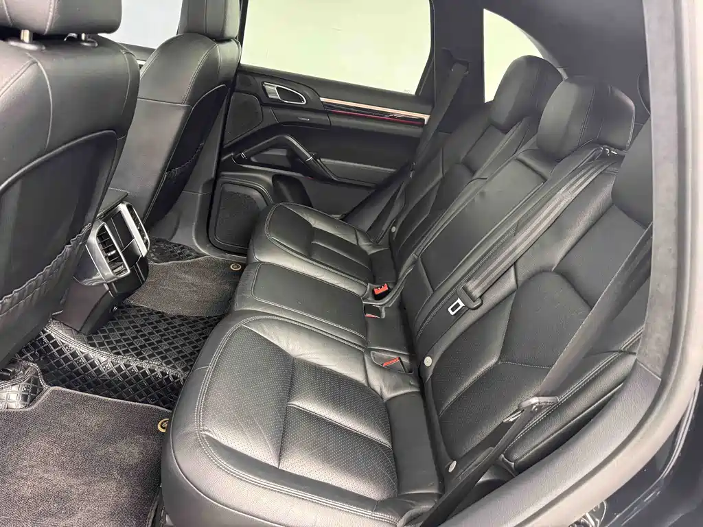 Porsche Cayenne — миниатюра 18