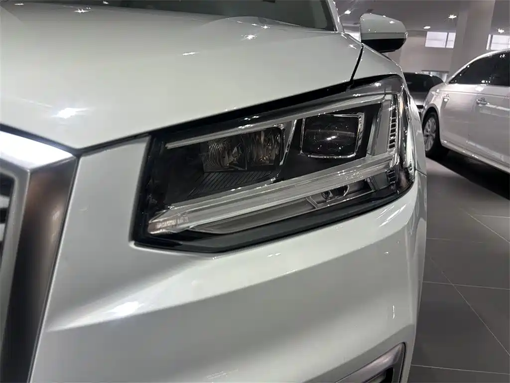 Audi Q2L e-tron — миниатюра 13