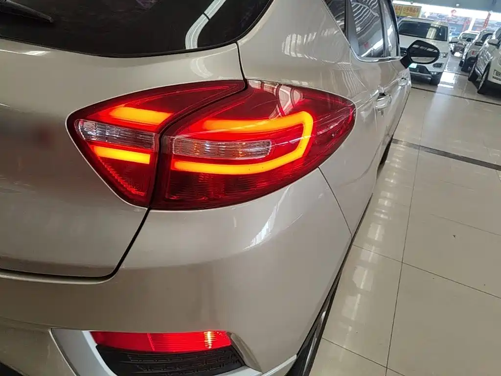Geely Emgrand GS — миниатюра 8