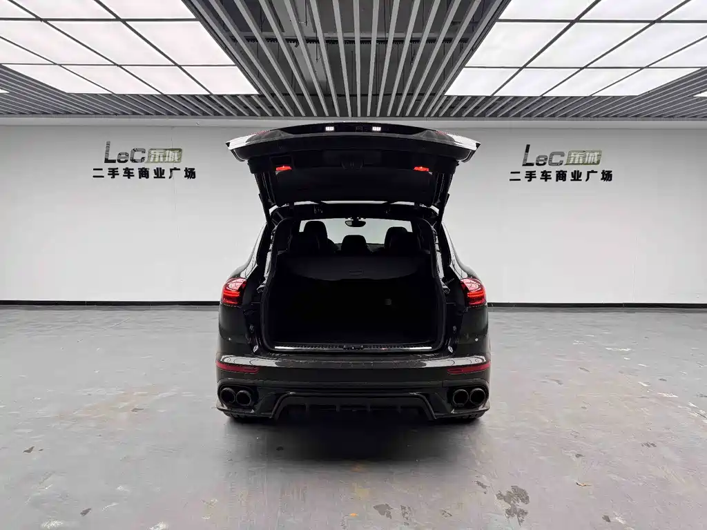 Porsche Cayenne — миниатюра 8