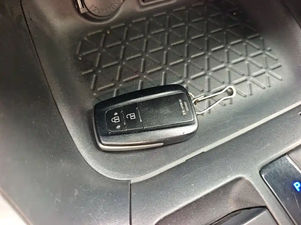 Toyota RAV4 — миниатюра 9