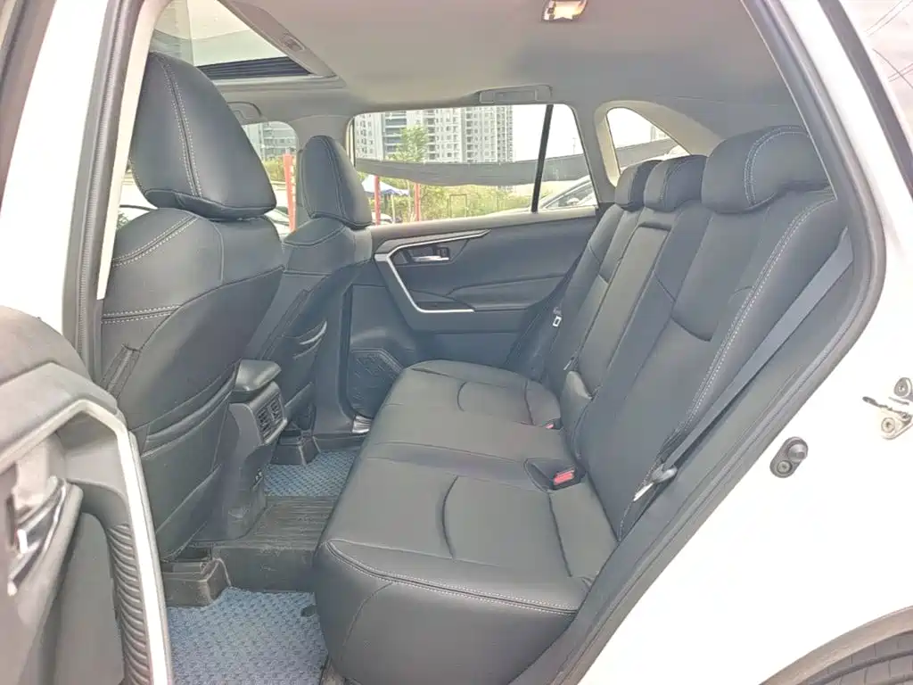 Toyota RAV4 — миниатюра 17