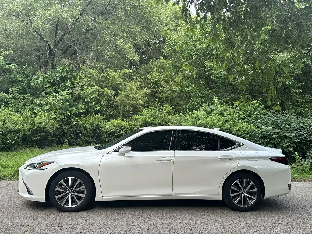 Lexus ES — миниатюра 9