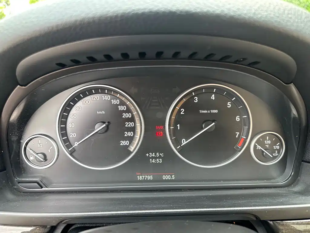BMW 5 Series — миниатюра 14
