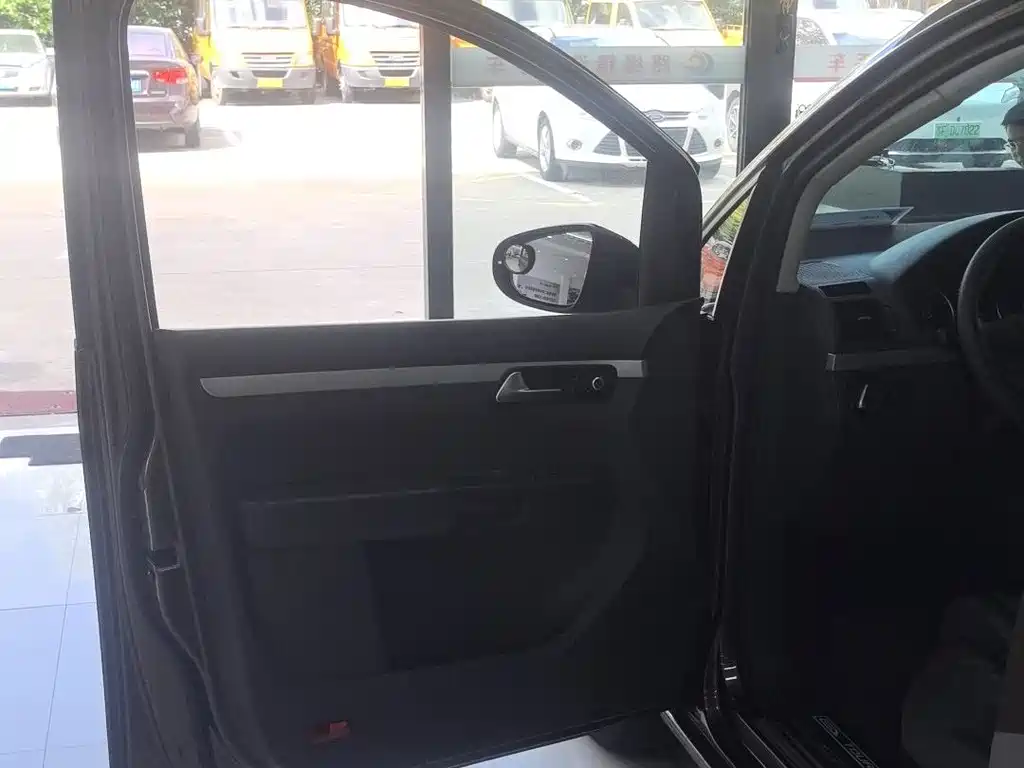 Volkswagen Touran — миниатюра 8