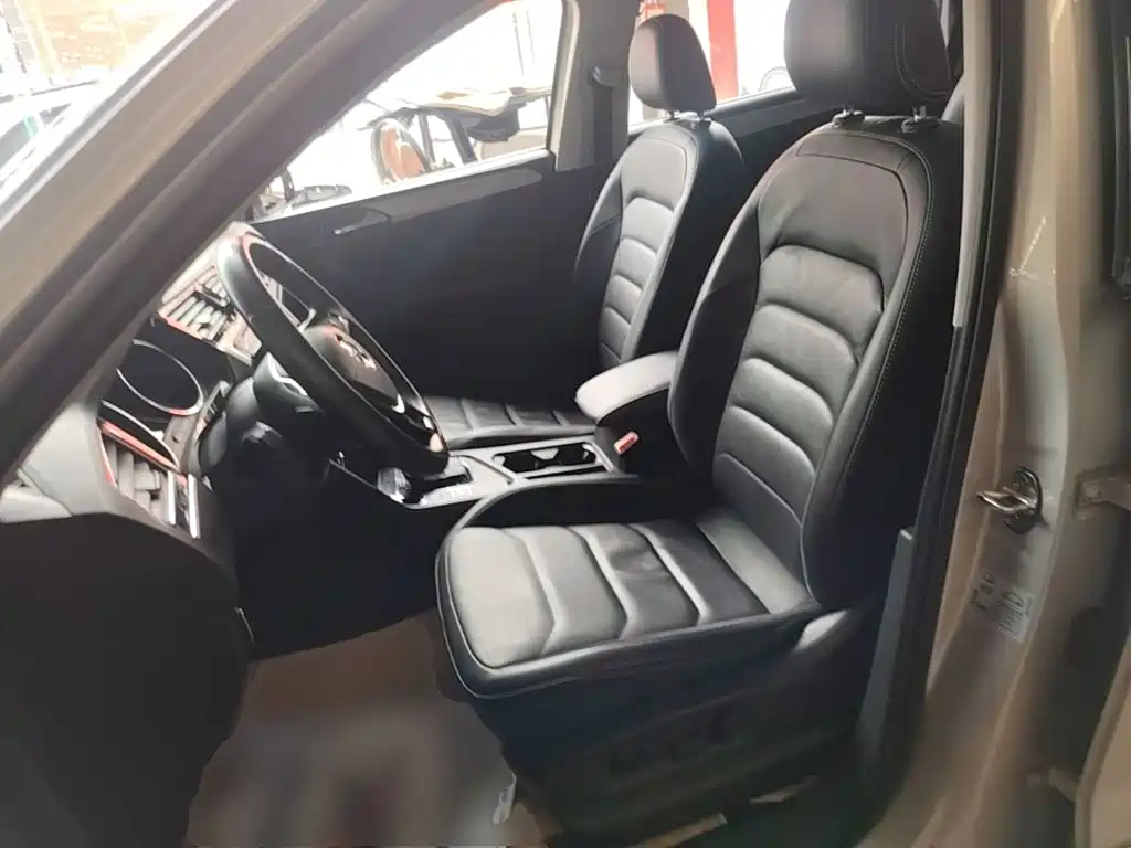Volkswagen Tiguan L — миниатюра 15
