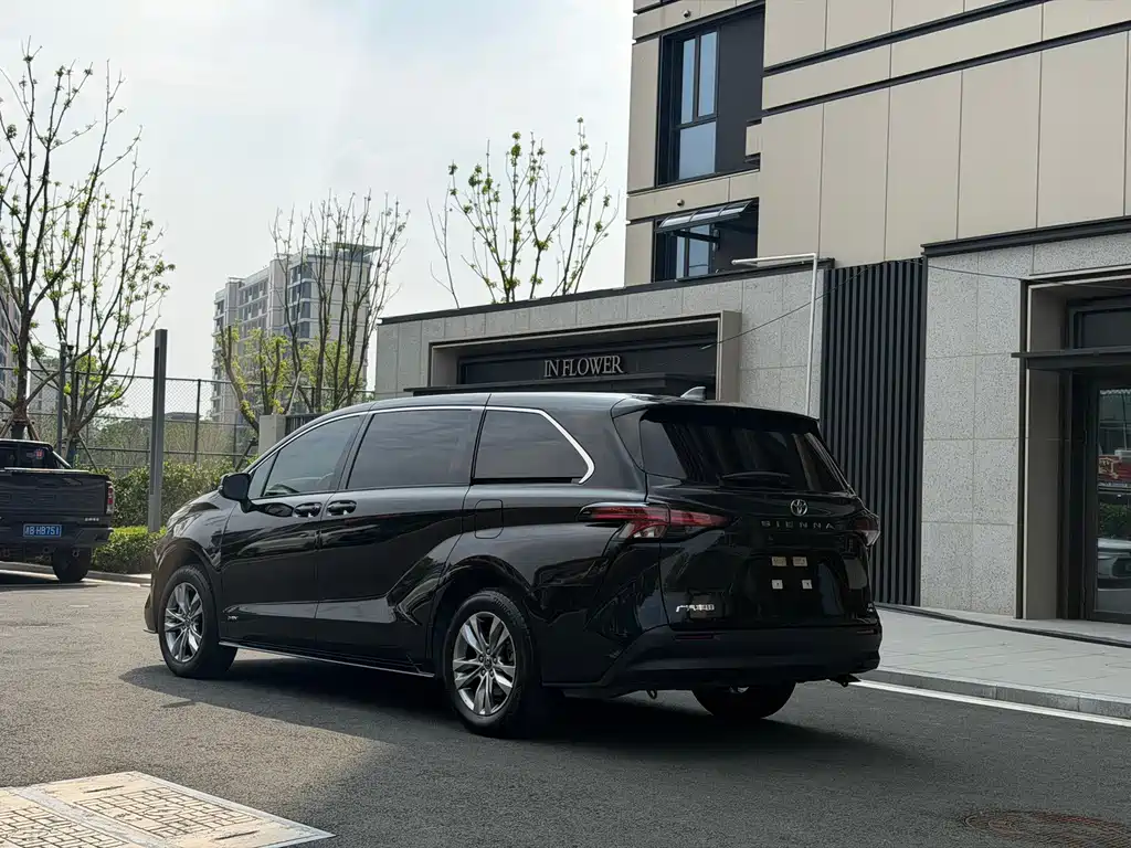 Toyota Sienna — миниатюра 4