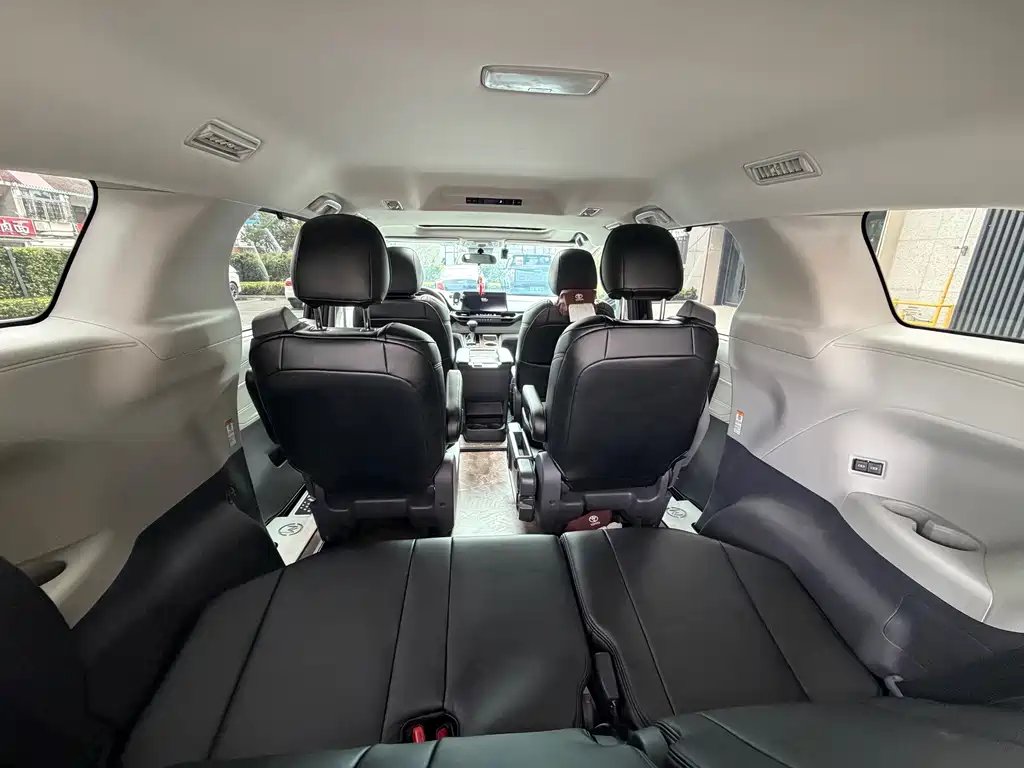 Toyota Sienna — миниатюра 16