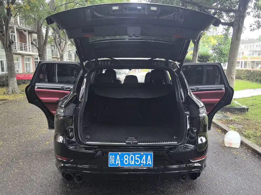 Porsche Cayenne — миниатюра 11