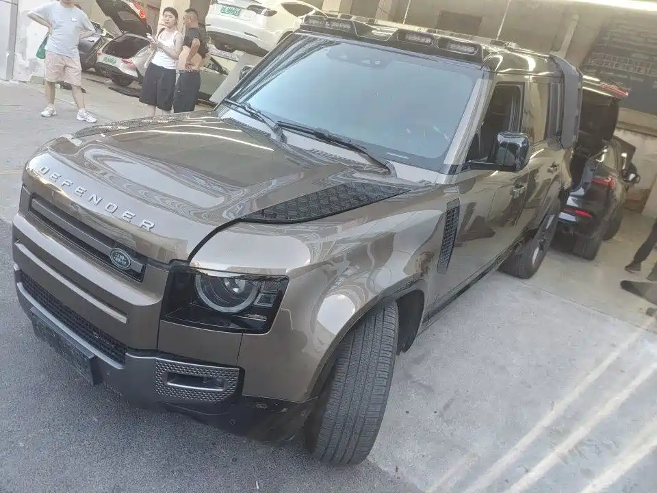 Land Rover Defender