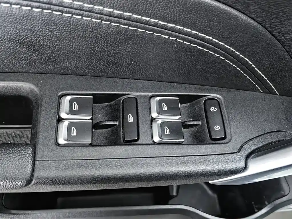 Geely Vision X3 — миниатюра 9
