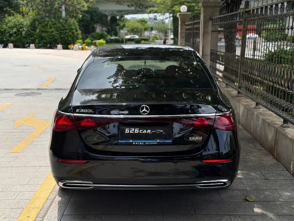 Mercedes-Benz E-Class — миниатюра 4