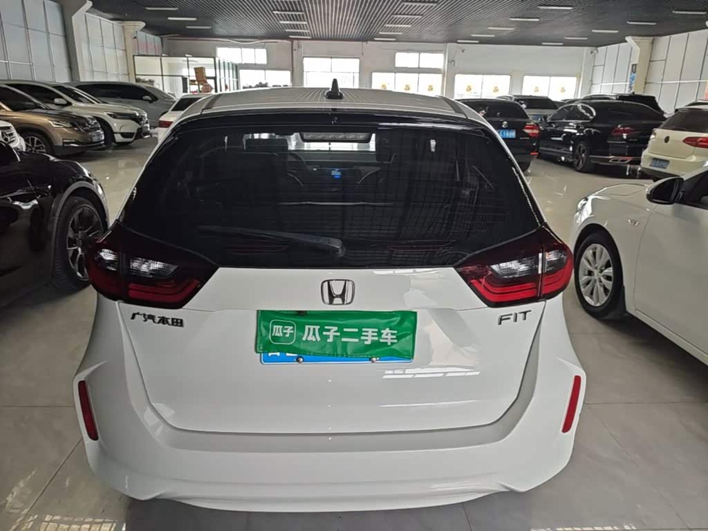 Honda Fit 1.5 л 2023 г. Белый, пробег 29400 км