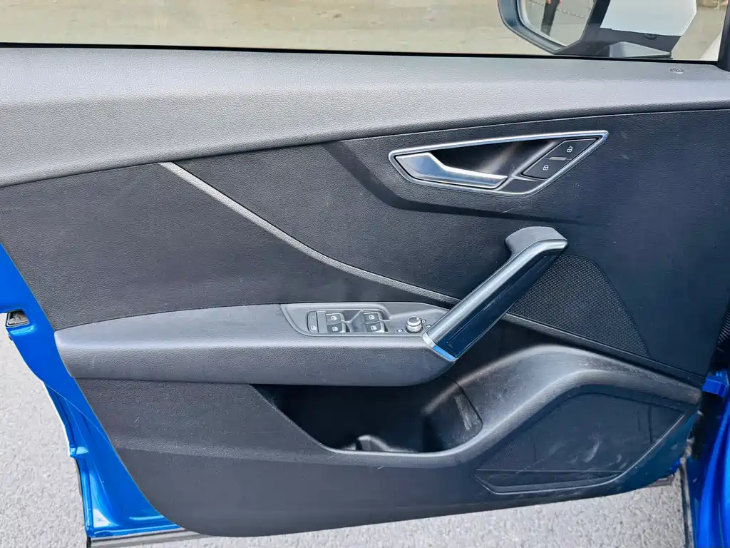 Audi Q2L e-tron — миниатюра 8