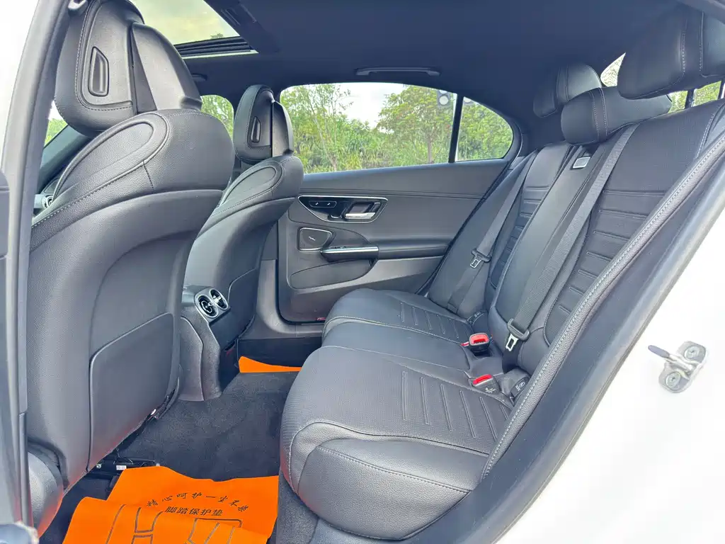 Mercedes-Benz C-Class — миниатюра 12