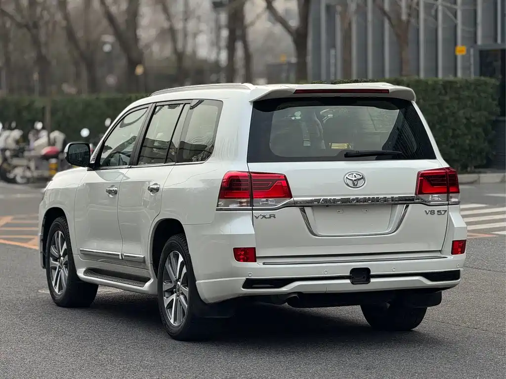 Toyota Land Cruiser 2017 5.7L
