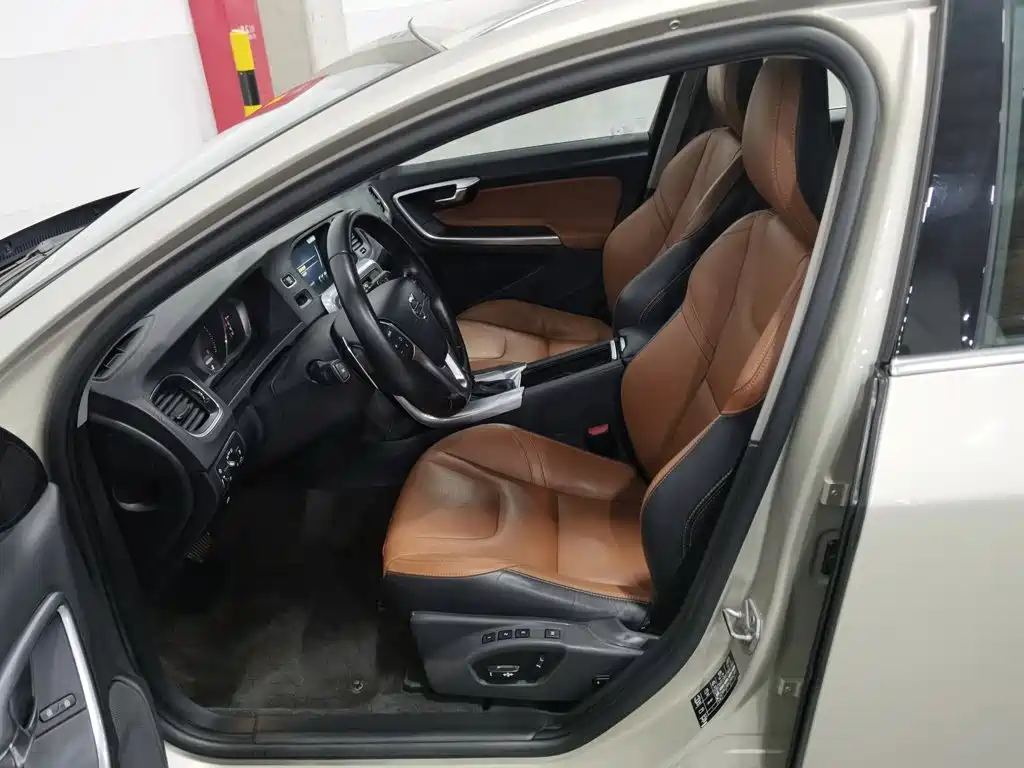 Volvo V60 — миниатюра 10