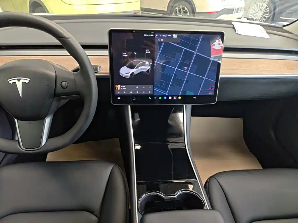 Tesla Model 3 — миниатюра 13
