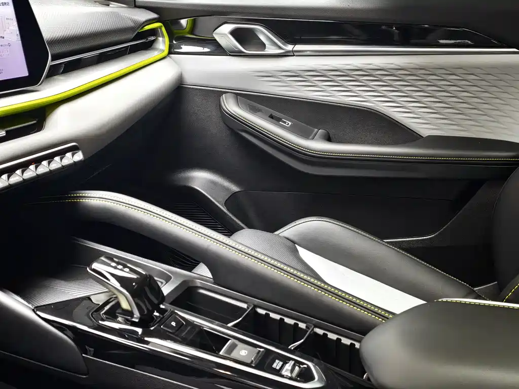 Geely Binyue — миниатюра 9