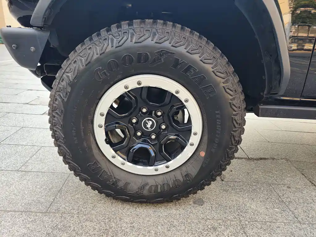 Ford Bronco — миниатюра 6