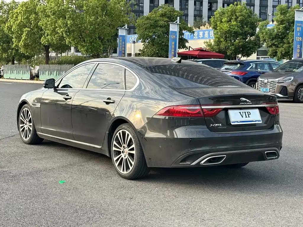Jaguar XFL — миниатюра 7