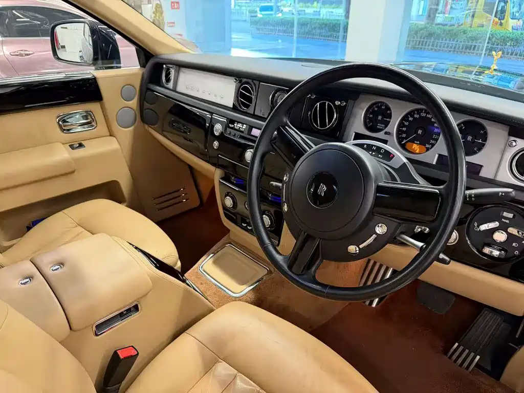 Rolls-Royce Phantom — миниатюра 3