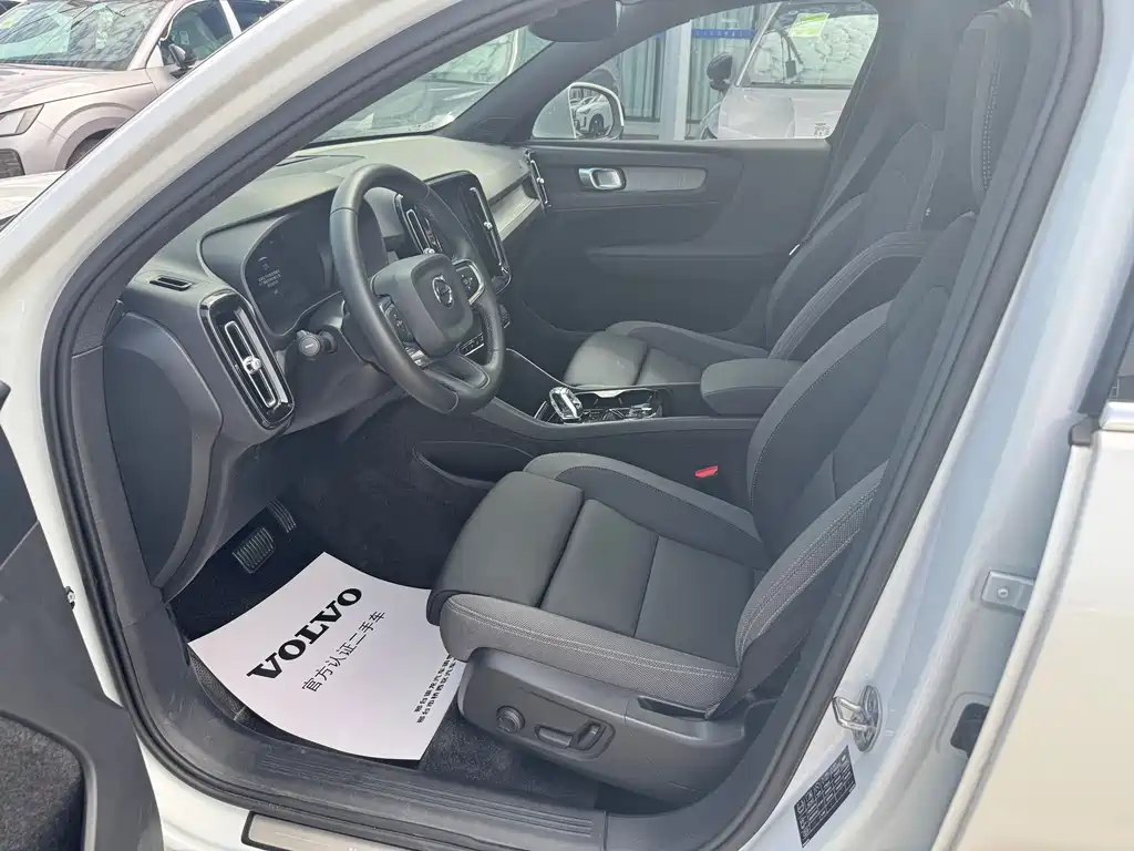 Volvo XC40 — миниатюра 9