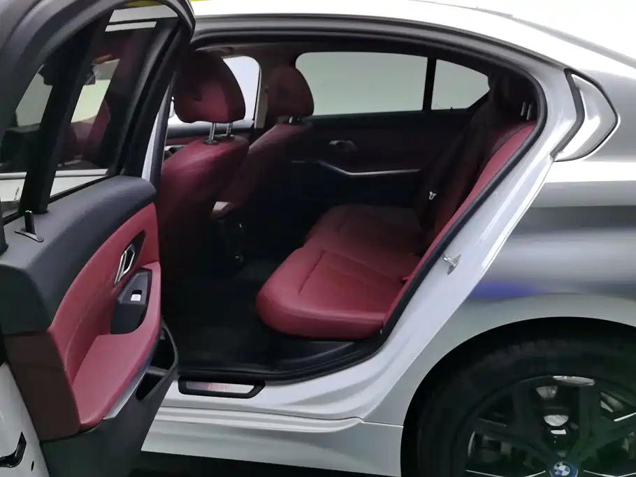 BMW i3 — миниатюра 11