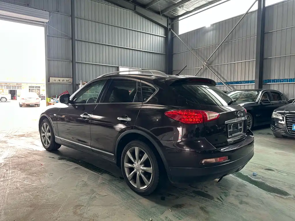 Infiniti EX — миниатюра 9