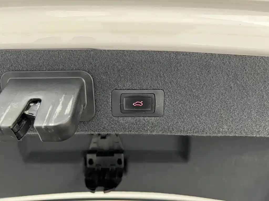 Audi A6L — миниатюра 12
