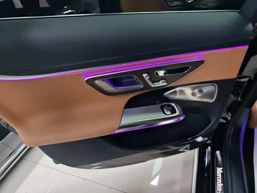 Mercedes-Benz E-Class — миниатюра 16