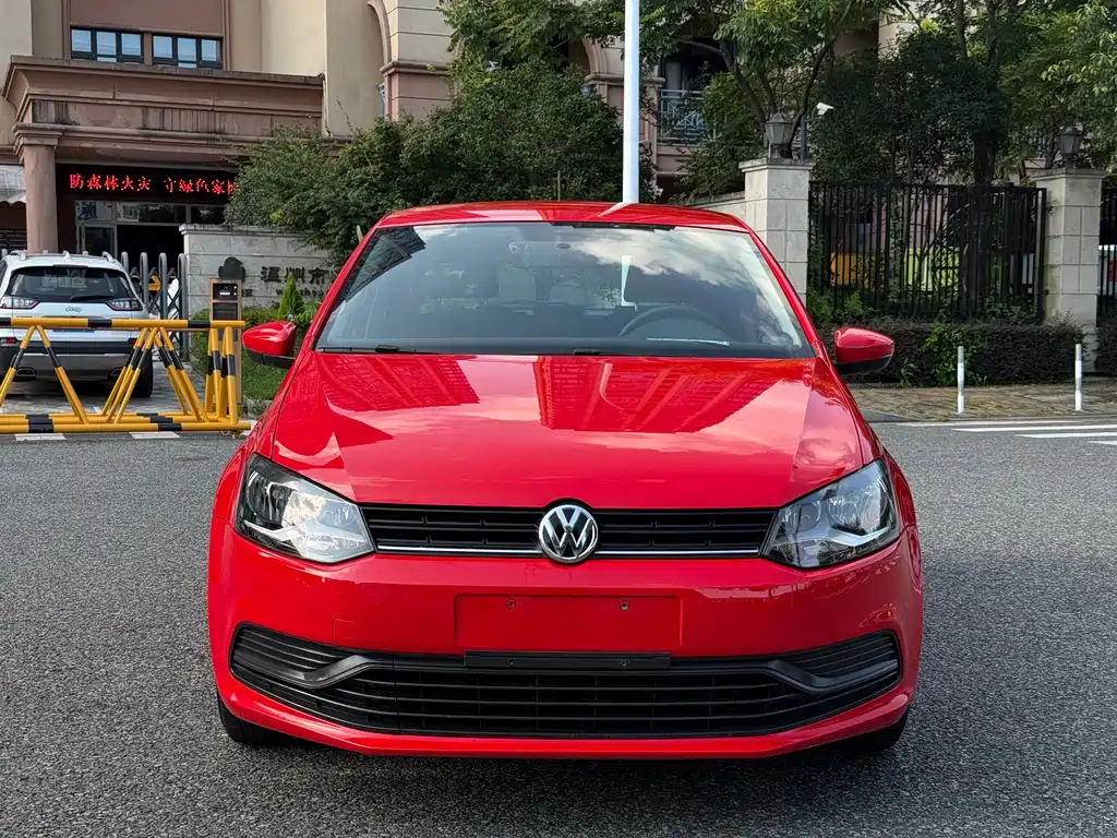 VOLKSWAGEN POLO